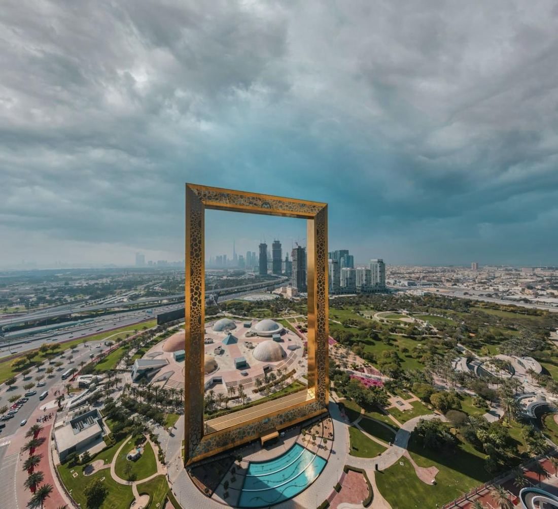 Dubai Frame mit Blick auf die Skyline