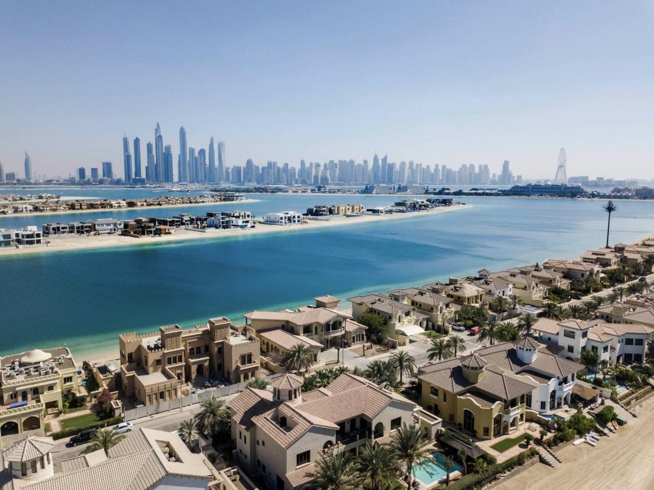 Villen auf Palm Jumeirah mit Blick auf Dubai Marina